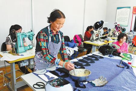 臨夏縣建成布鞋加工培訓基地（圖）