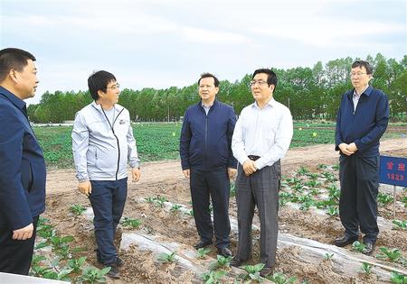 林鐸在天祝縣調(diào)研指導(dǎo)脫貧攻堅工作時強調(diào)  拉開架勢持續(xù)用力構(gòu)建扶貧產(chǎn)業(yè)體系 多措并舉固強補弱鞏固提升脫貧成果