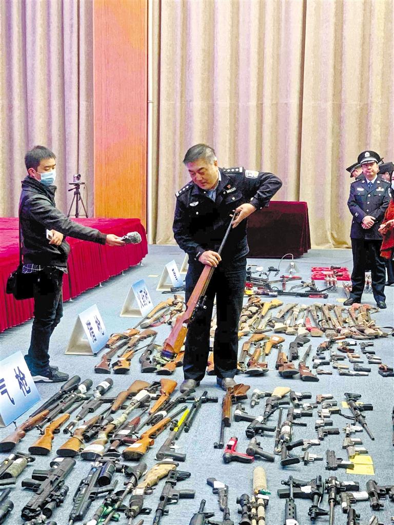 全省公安機關集中統一銷毀非法槍爆物品