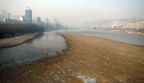 市民：黃河水位大降會不會影響供水？ 水務(wù)部門：枯水期流量偏小屬于正常現(xiàn)象