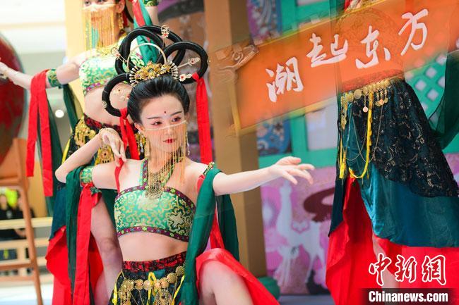 圖為今年9月5日,在重慶亮相的敦煌博物館“潮起東方”主題活動現場。敦煌博物館供圖 圖為今年9月5日,在重慶亮相的敦煌博物館“潮起東方”主題活動現場。敦煌博物館供圖