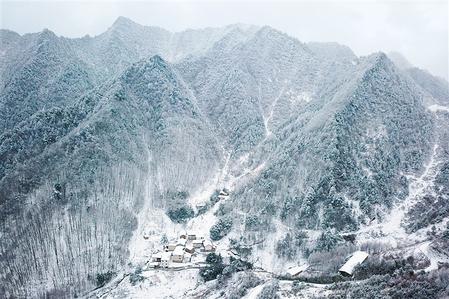 甘肅省隴南市康縣一處鄉村雪景