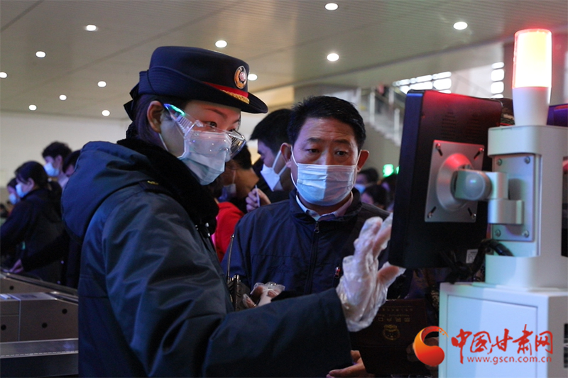 甘肅多地突降雨雪  鐵路部門積極應對