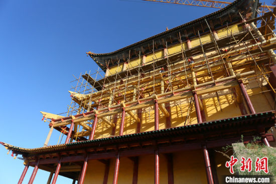 圖為5月上旬,甘肅山丹縣大佛寺內,正在修繕中的古建筑大雄寶殿。 中新社記者 高展 攝 圖為5月上旬,甘肅山丹縣大佛寺內,正在修繕中的古建筑大雄寶殿。 中新社記者 高展 攝