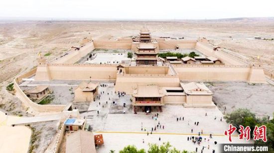 圖為7月中旬,世界文化遺產——嘉峪關,它是中國明代萬里長城的西端起點。 高展 攝 圖為7月中旬,世界文化遺產——嘉峪關,它是中國明代萬里長城的西端起點。 高展 攝