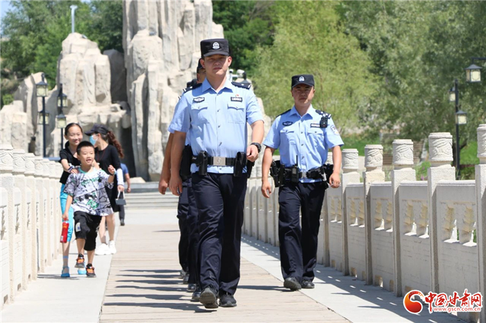 白銀水川：鄉村民警的“兩頂帽子”