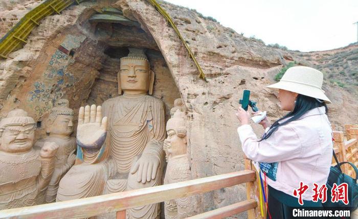 圖為位于甘肅省武威市境內(nèi)的天梯山石窟，其開鑿于東晉十六國時期的北涼。(資料圖) 崔琳 攝
