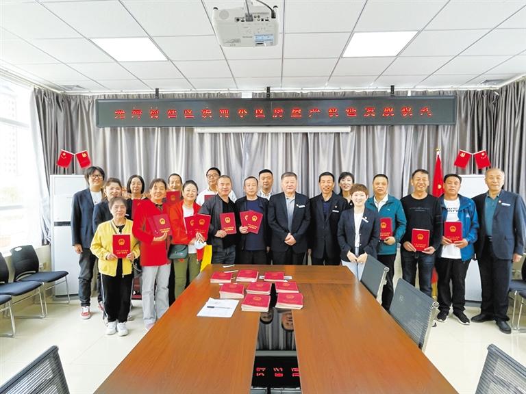 蘭州廣武門街道光輝村社區(qū) 91戶居民終于拿到了房產(chǎn)證！