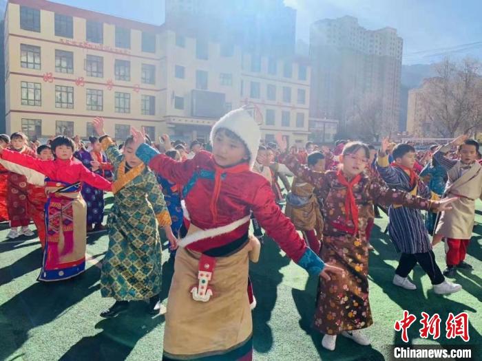 甘肅甘南“街舞進藏鄉”助藏族學子“玩轉”新興藝術