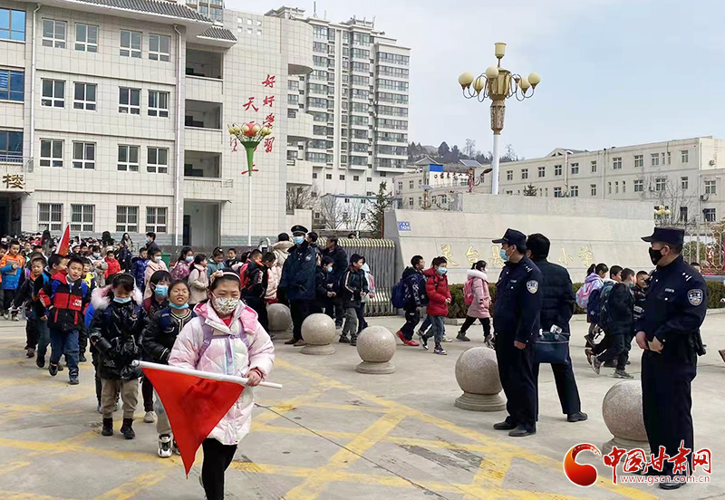 甘肅靈臺公安全力護航“開學季” 筑牢校園安全防線
