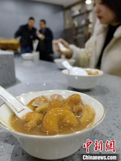 圖為酒泉美食“糊鍋”。 殷春永 攝 圖為酒泉美食“糊鍋”。 殷春永 攝