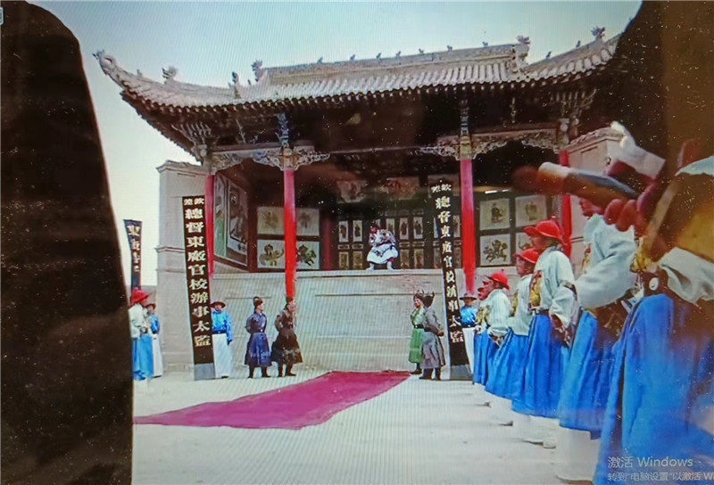 電影《新龍門客?！菲^之關(guān)城清代戲臺特寫