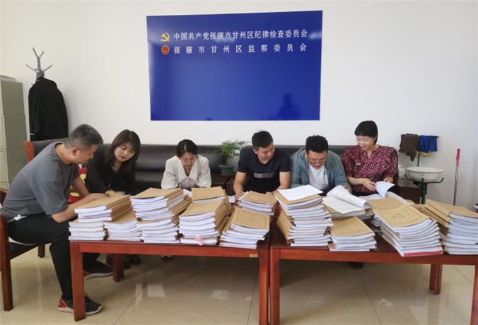 1672306213621256.jpg 甘州區紀檢監察干部會同財政、審計工作人員開展玉米制種款管理使用清查工作.jpg