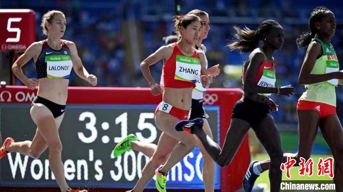 2016年8月，中國(guó)選手張新艷參加里約奧運(yùn)會(huì)田徑女子3000米障礙賽預(yù)賽。(資料圖) 受訪者供圖