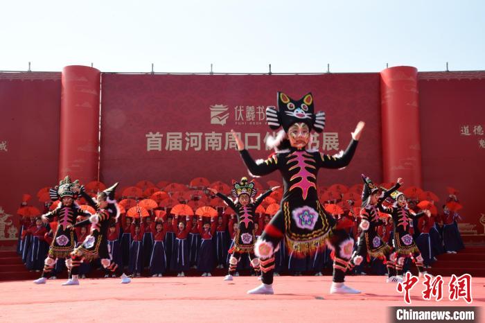 圖為首屆周口伏羲書展開幕式表演。 梁照曾 攝 圖為首屆周口伏羲書展開幕式表演。 梁照曾 攝
