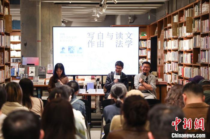 《至少還有文學》推出:在今天,我們為什么還需要文學?