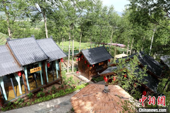 圖為景區(qū)內(nèi)依山而建的民宿。 薛蒂 攝 圖為景區(qū)內(nèi)依山而建的民宿。 薛蒂 攝