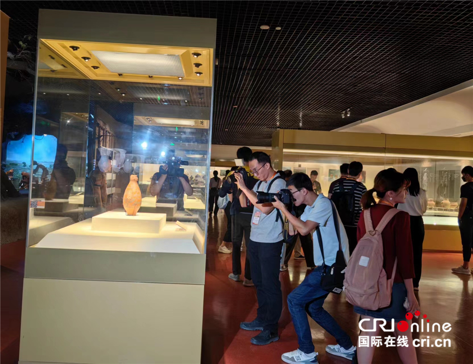 “絲路風采 如意甘肅”海峽兩岸記者聯合采訪實錄一:蘭州之精美_fororder___172.100.100.3_temp_2_1_2_1_1_ec5048c2-3973-4275-a346-71e775792f41