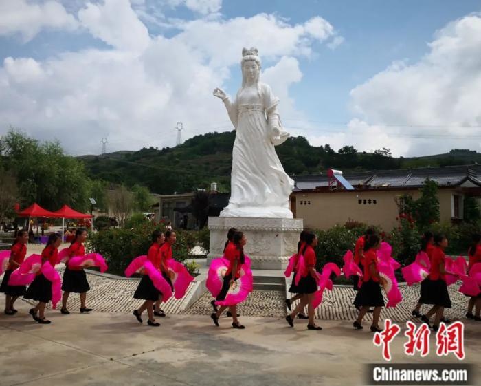 甘肅省西和縣乞巧節活動。殷春永 攝