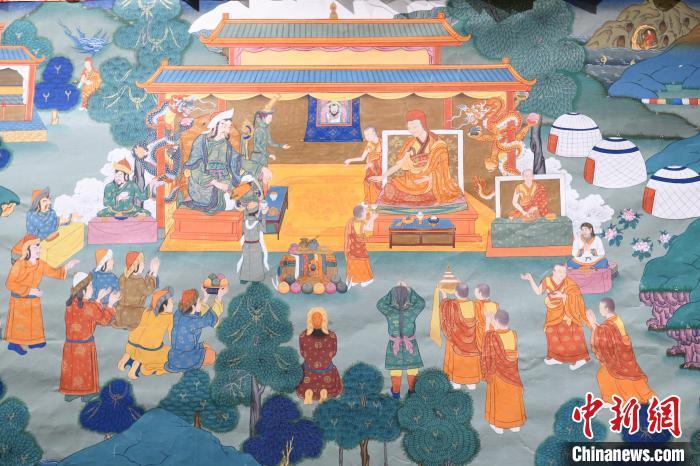 8月20日，在蘭州市博物館展出的大型歷史題材卷軸唐卡“涼州會盟”。　戴文昌 攝
