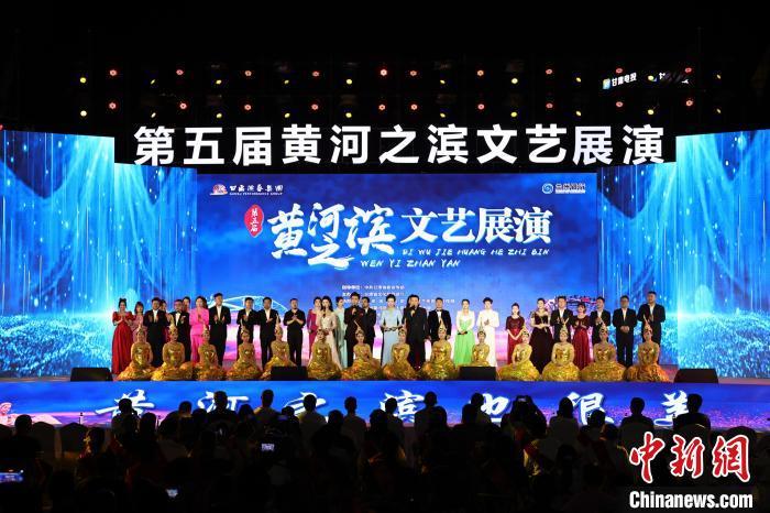 7月19日晚,第五屆黃河之濱文藝展演在蘭州體育文化廣場開幕。張曦予 攝 7月19日晚,第五屆黃河之濱文藝展演在蘭州體育文化廣場開幕。張曦予 攝