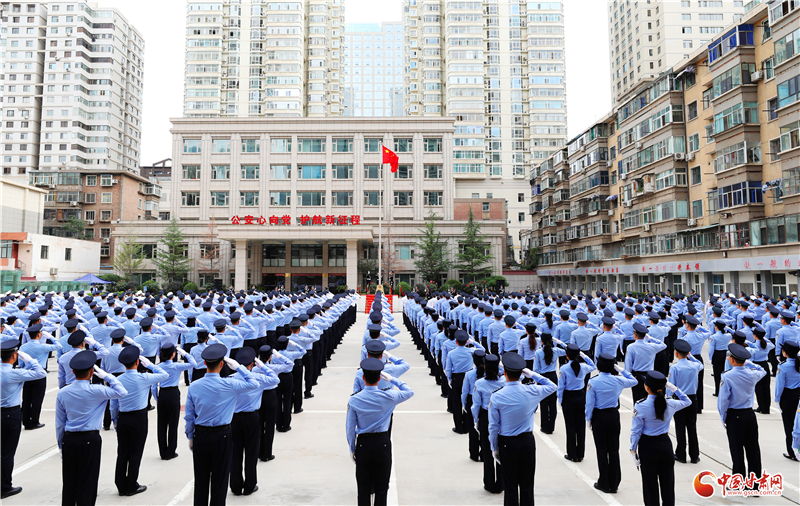 蘭州市公安局舉行升旗儀式慶祝建黨104周年