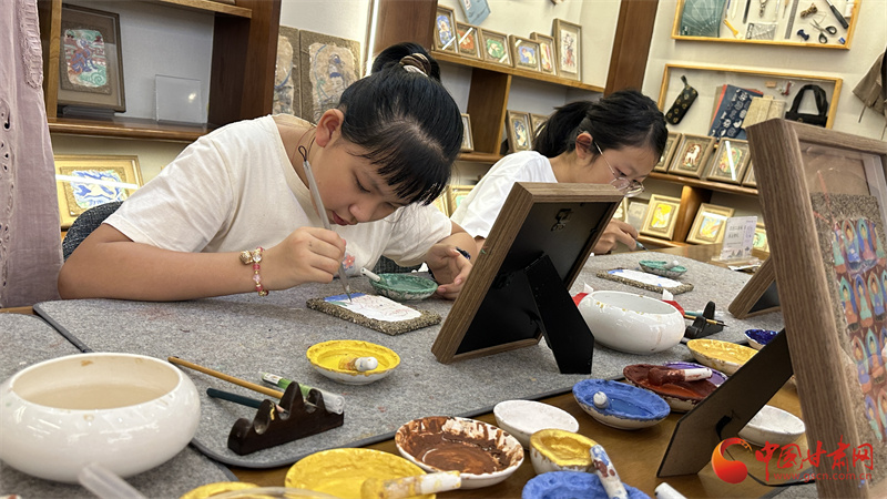 高質量發展中國行·奮進甘肅丨在敦煌書局遇見不一樣的閱讀時光